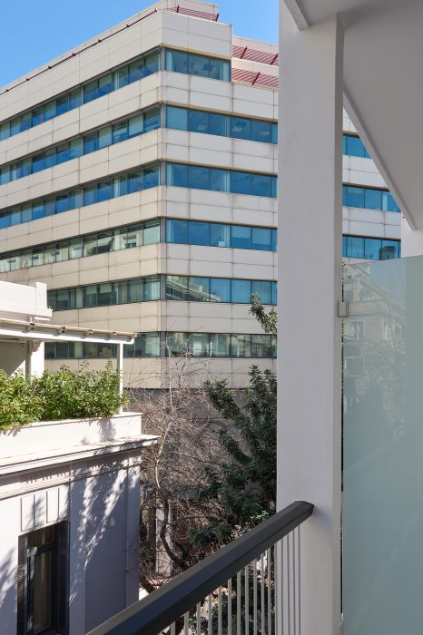 									Plw_Valaoritou_1_10407									